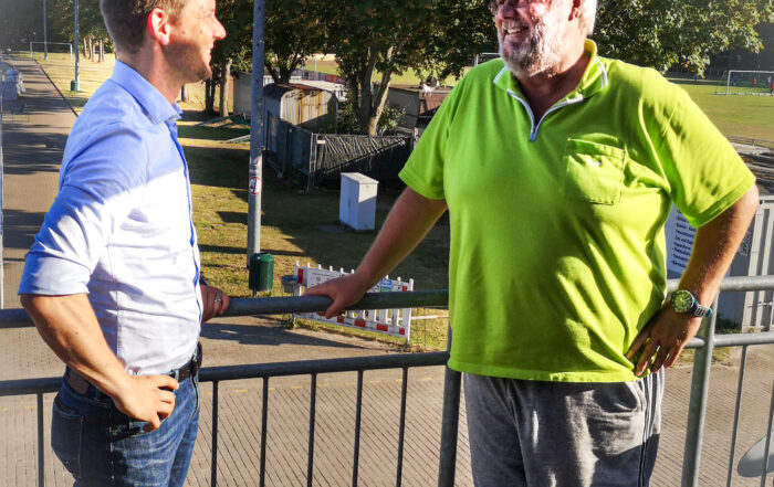 Simon Bujanowski und Lutz Kornwebel im Gespräch beim RSV Urbach