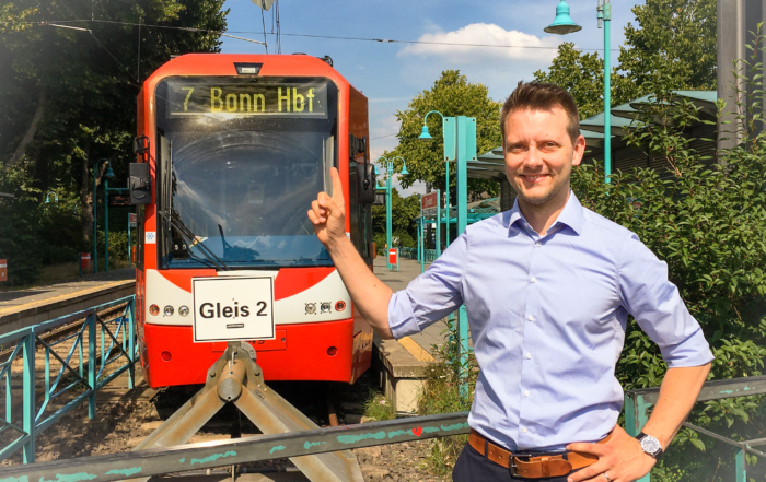 Simon Bujanowski und Stadtbahn-Linie 7, Endhaltestelle Zündorf, Ziel Bonn